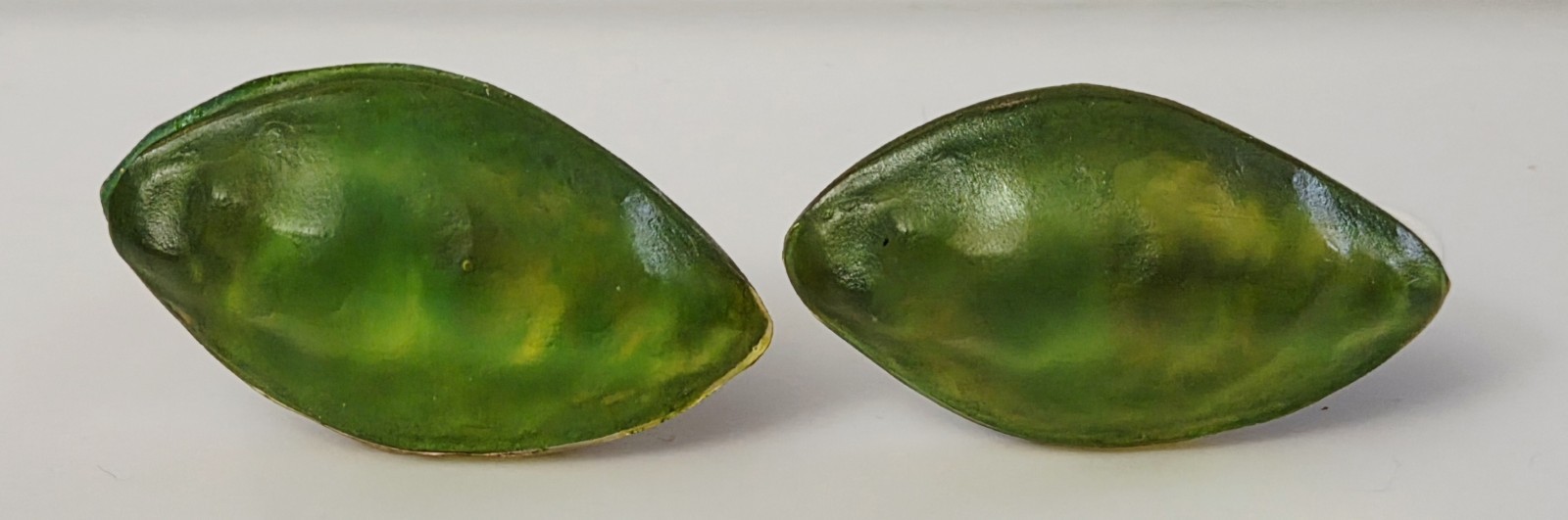 Vintage Large Statement Green Acrylic Plastic Glass Clip On Earrings 2″ x 1 1/4″