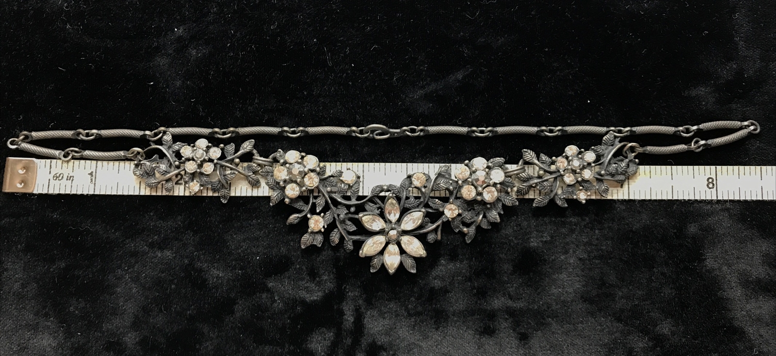 Vintag Pewter Tone Floral Design with Clear White Rhinestones Collar Necklace