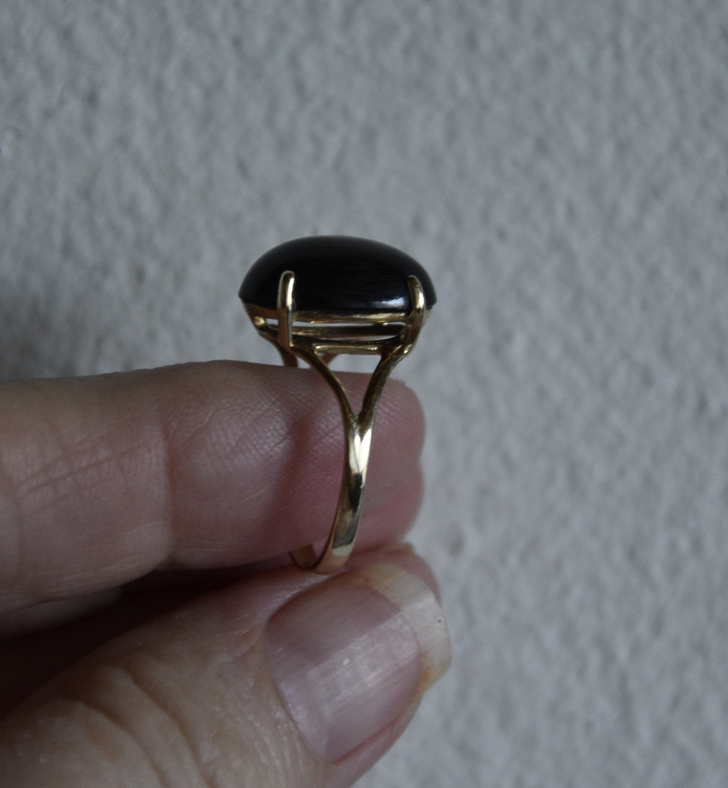 Vintage 2.2 gr. 14K Yellow Gold Prong Set Black Coral Ring Size (6)