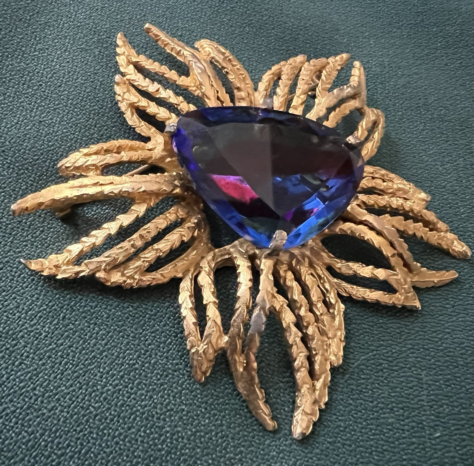 RETRO DRAMATIC VINTAGE COSTUME GILT METAL STAR LARGE PURPLE BLUE STONE BROOCH