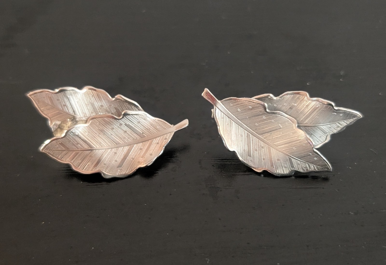 Vtg CORO Silver Tone Double Leaf Nature Clip On Earrings 1.5″ Autumn Fall