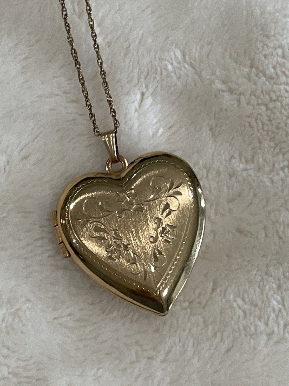 Vintage 12K Gold Filled Heart Locket Pendant Necklace Etched Floral 18”
