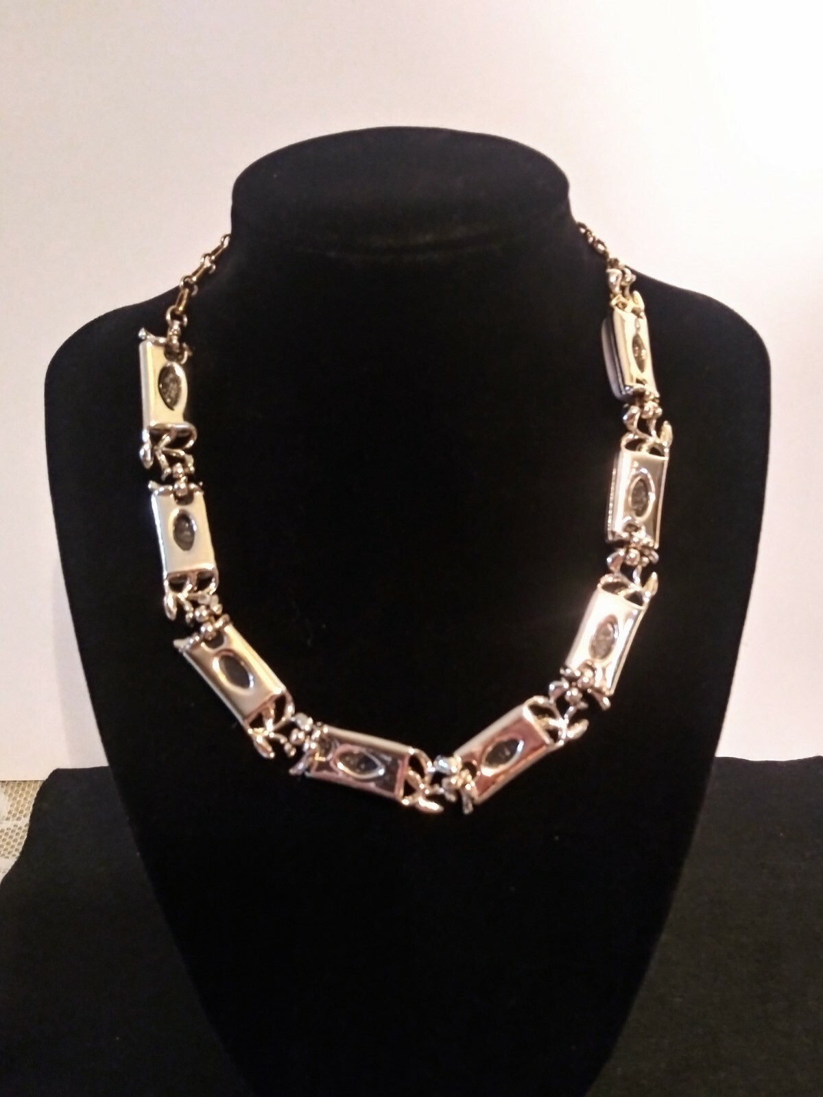 Vintage Mid Century Coro Lucite Confetti Rectangular Stones Choker 16.5 ” in
