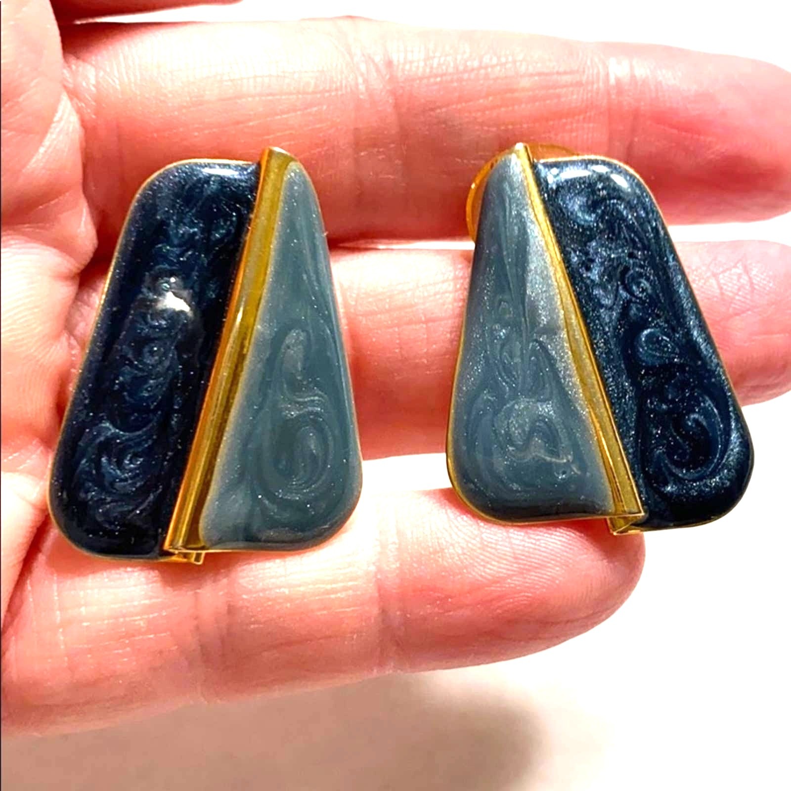 Mod pierced earrings goldtone setting with blue & green enamel finish unique 80s