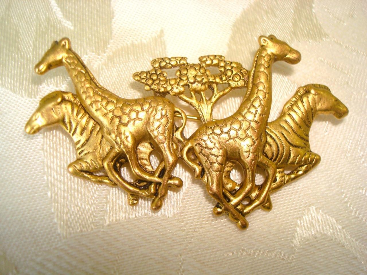 Vintage A.J.C. Gold Tone Zebras and Giraffes Safari Pin Brooch KJ