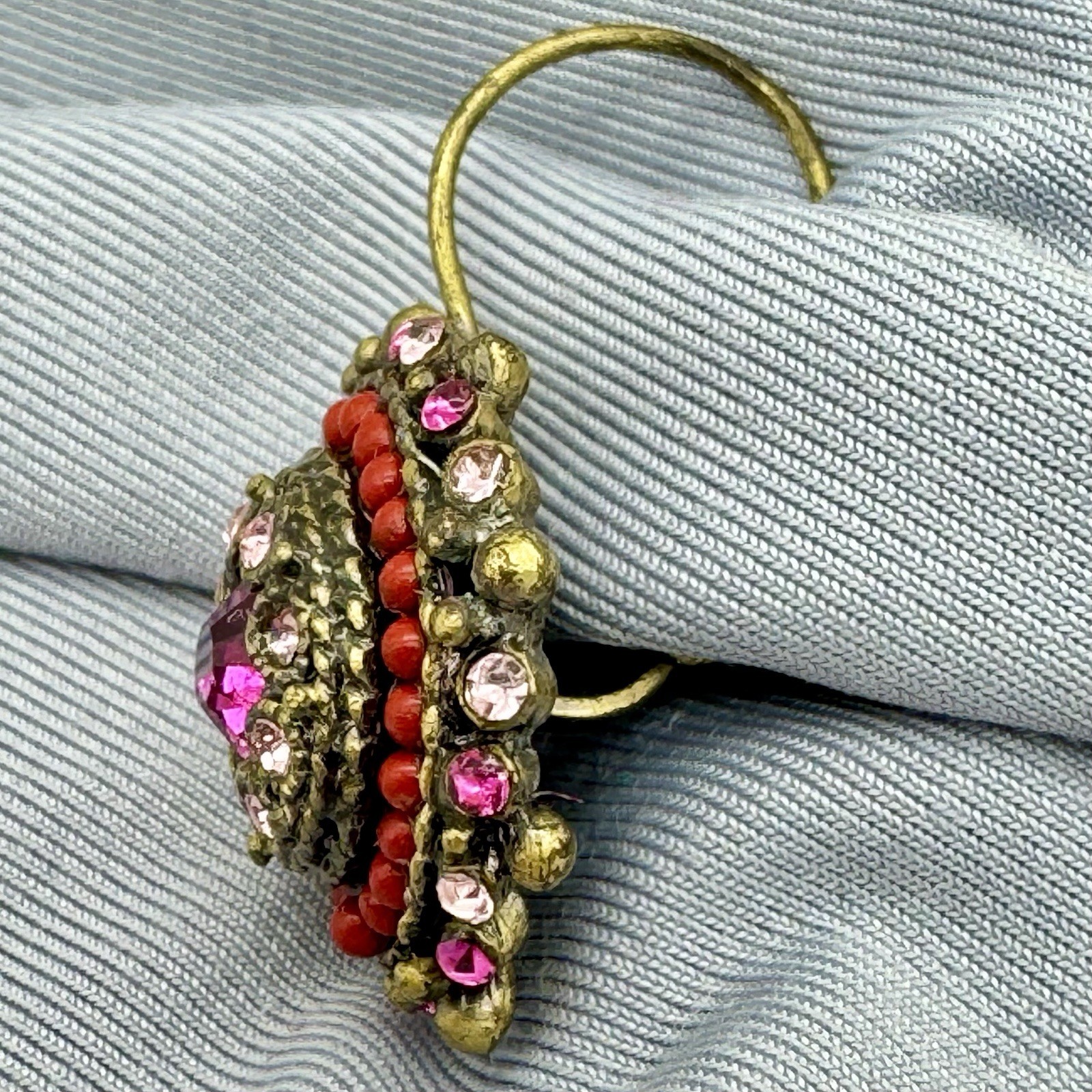 VTG Bronze Crystal Rhinestone Pierced Hinge Back Earrings Lt Rose Fuchsia Red