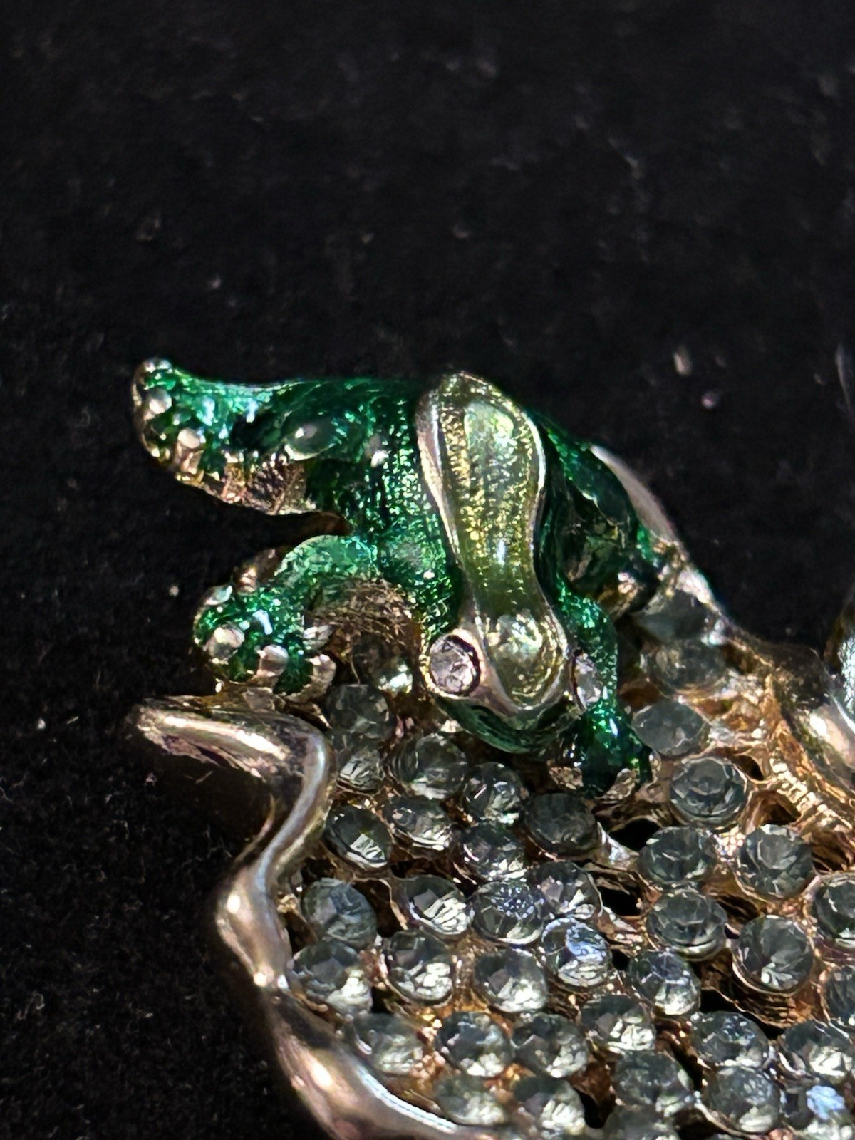 Napier Gold Tone & Green Frog On Lily Pad Brooch Pin w Green Enamel Stones 1.5”