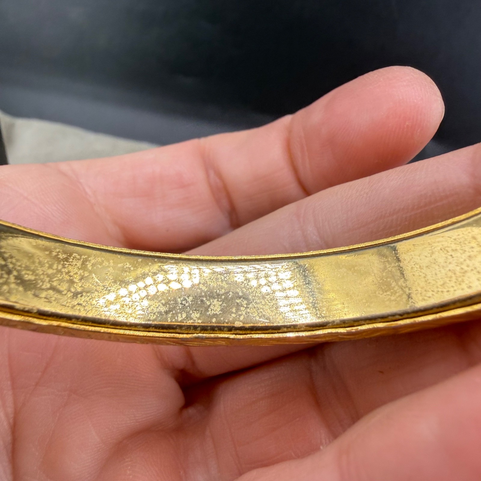 Vintage Bangle Bracelet Gold Tone Embossed Hinged No Safety 6.5”