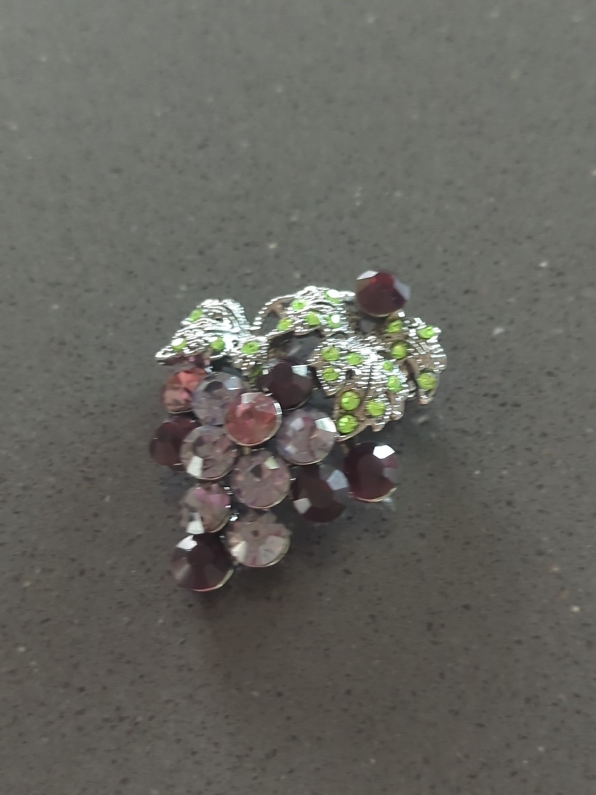 Vintage Purple & Green Rhinestones Bunch of Grapes Silver Tone Fruit Brooch G85