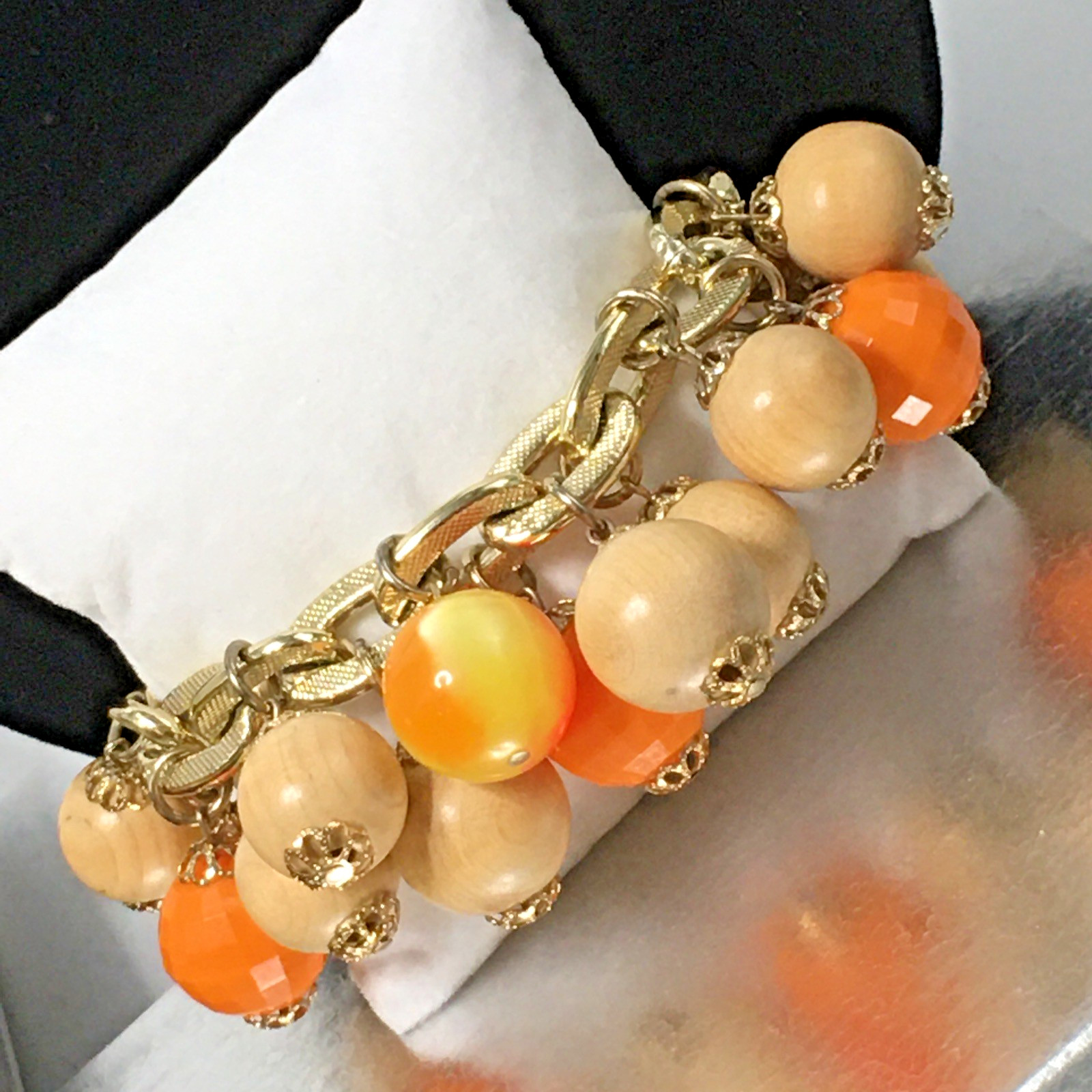 1960s VTG Chunky Multicolor Beaded Cha Cha Bracelet Lucite and Wood 8″