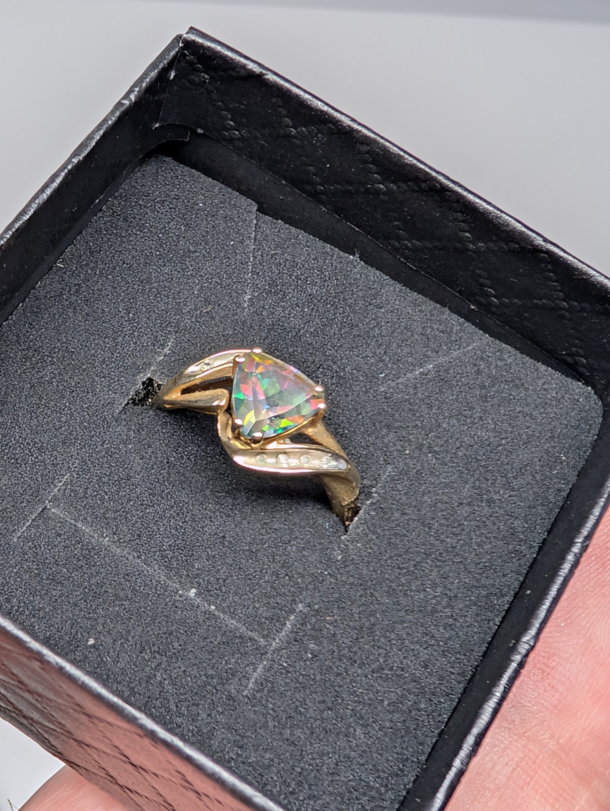 Vintage 10K Yellow Gold Trillion Cut Mystic Topaz Diamond Ring 2 Grams, SZ 6.5