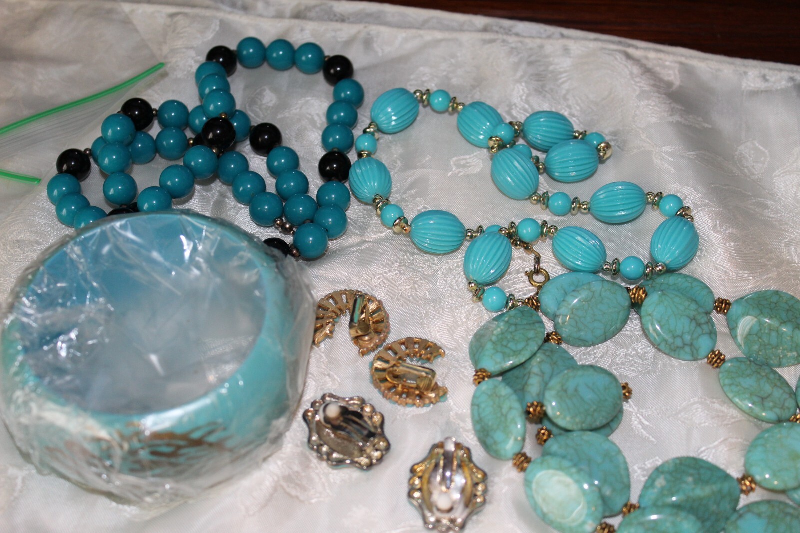 VTG LOT OF 3 TURQUOISE COLOR NECKLACES AND 2 CLIP EARRINGS + 1 WOOD BANGLE