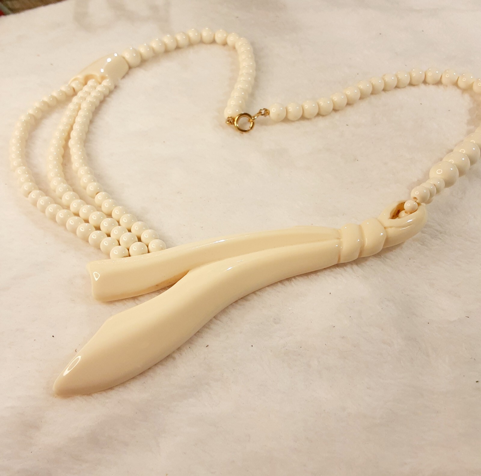 ** AMAZING Vintage Lucite Necklace – Rare Design – 24 Inch **