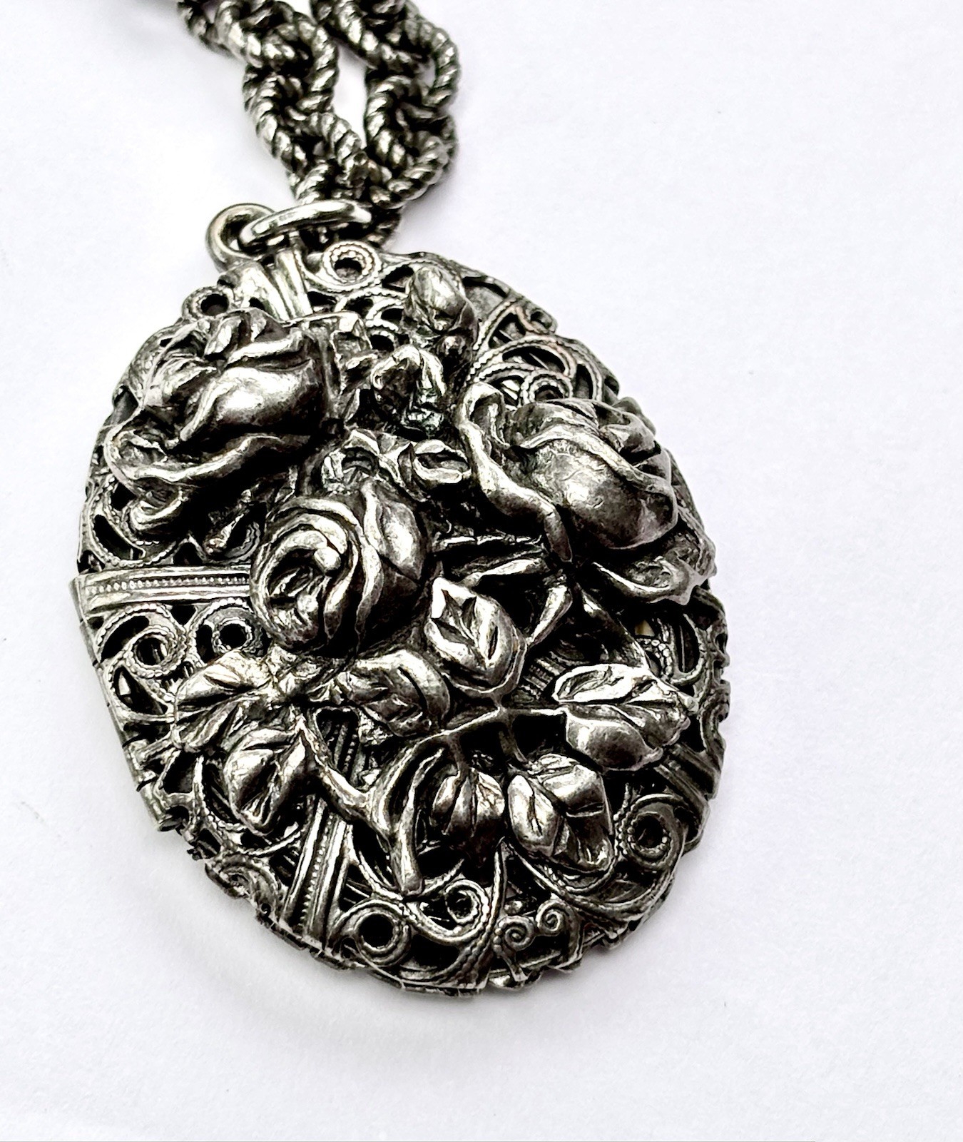Vintage Napier Locket , Roses 1971 Filigree Long 29″ Dark Silver Tone READ