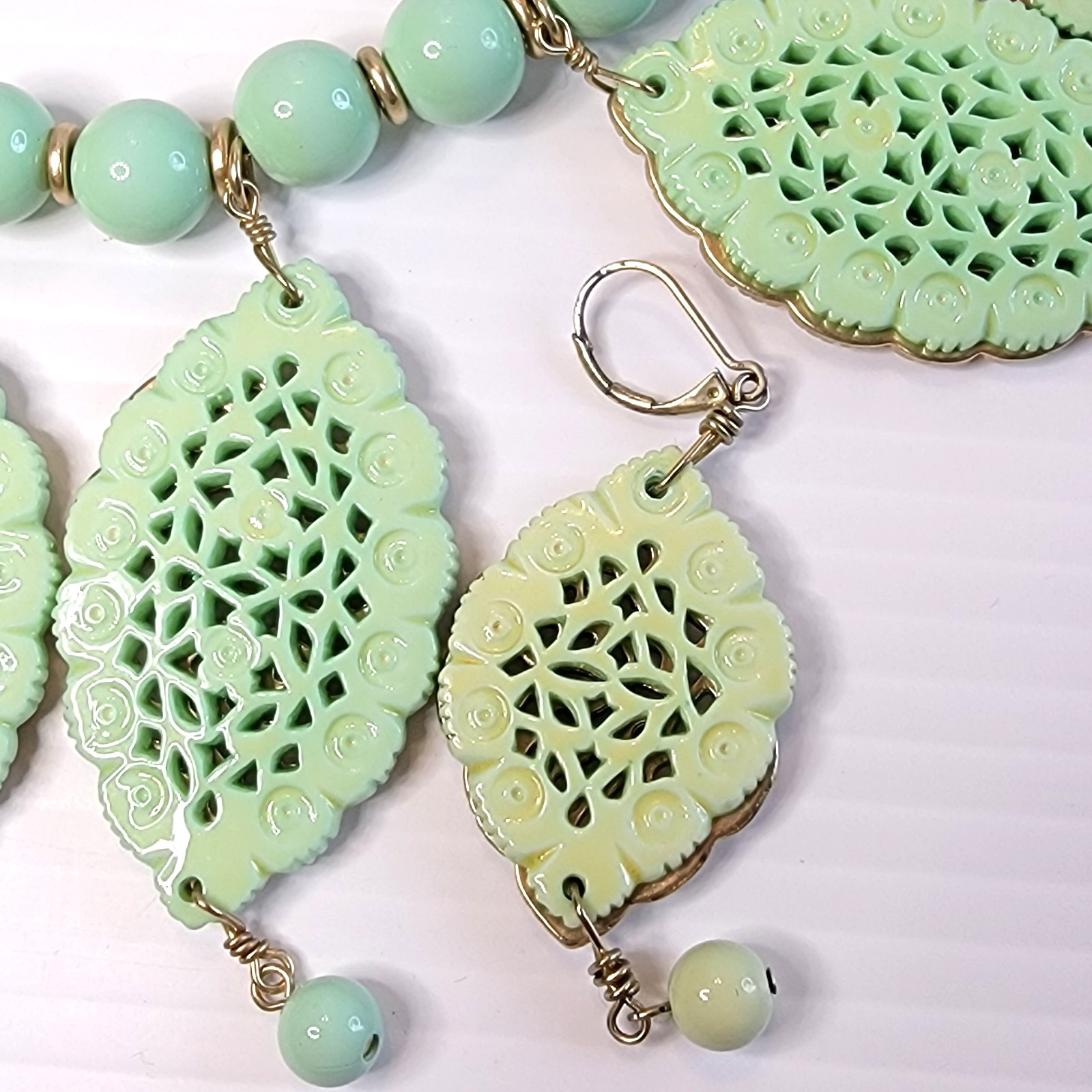 Vintage Coldwater Creek Mint Green Kashmir Necklace & Earring, 23″L Gold-Tone