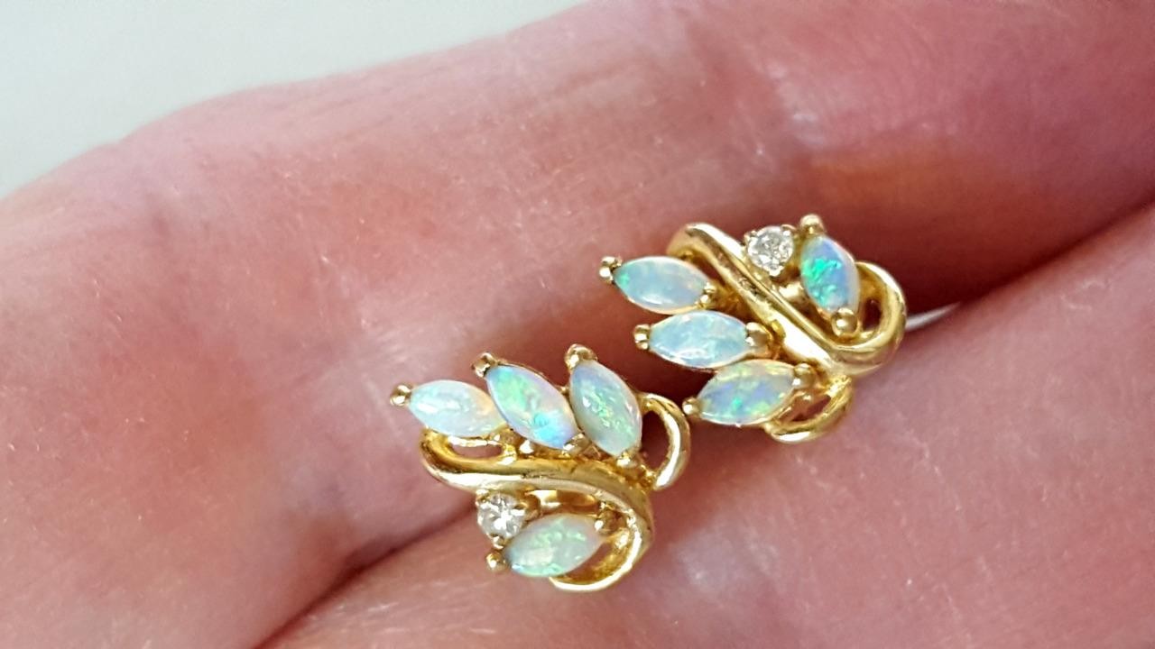 Beautiful Vintage Mint 14KT Gold OPAL LEAF Cluster Pierced Earrings Original Box