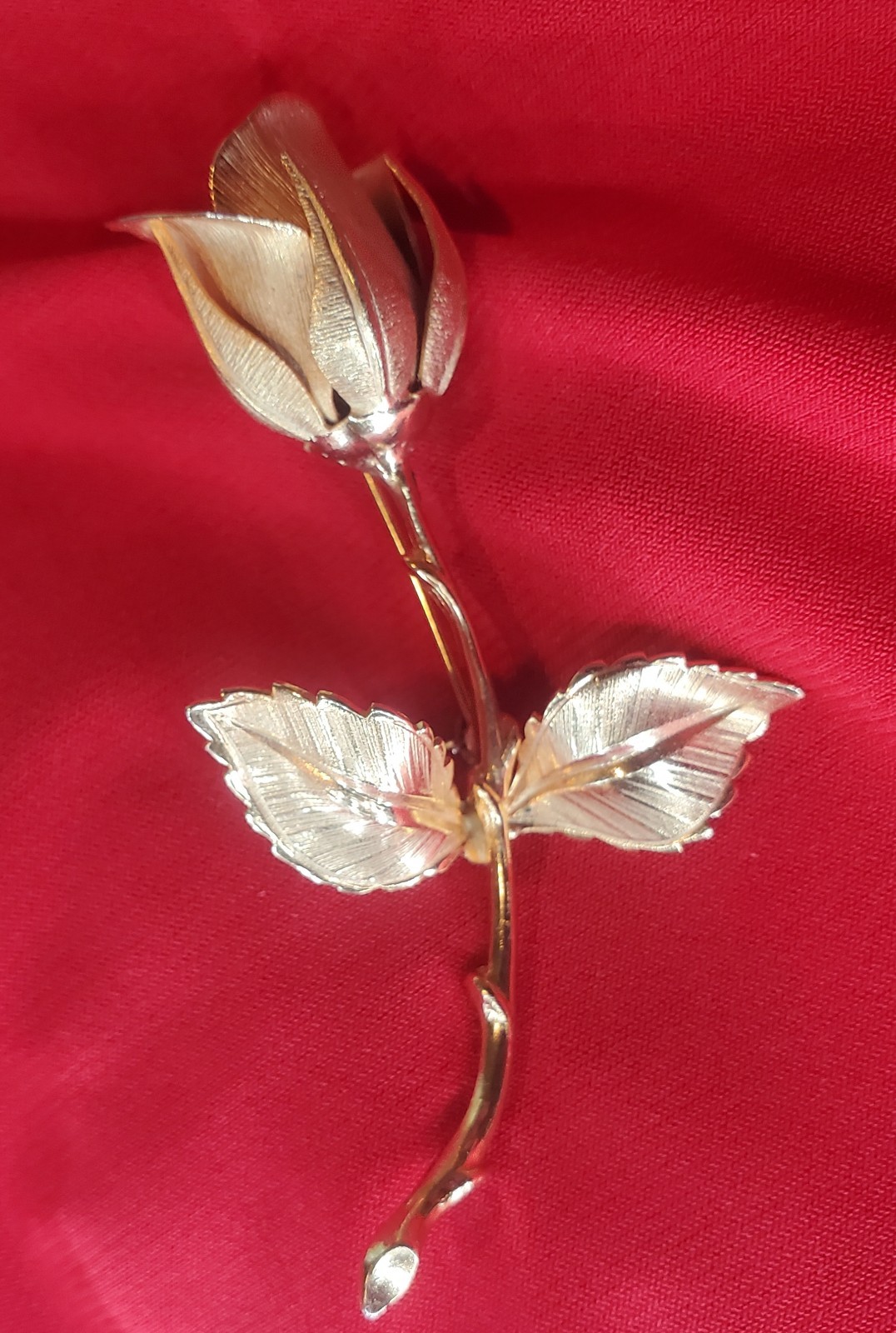 Vintage Giovanni Rose Brooch Gold Tone Symbol of Love Pin 1960s Floral Signed