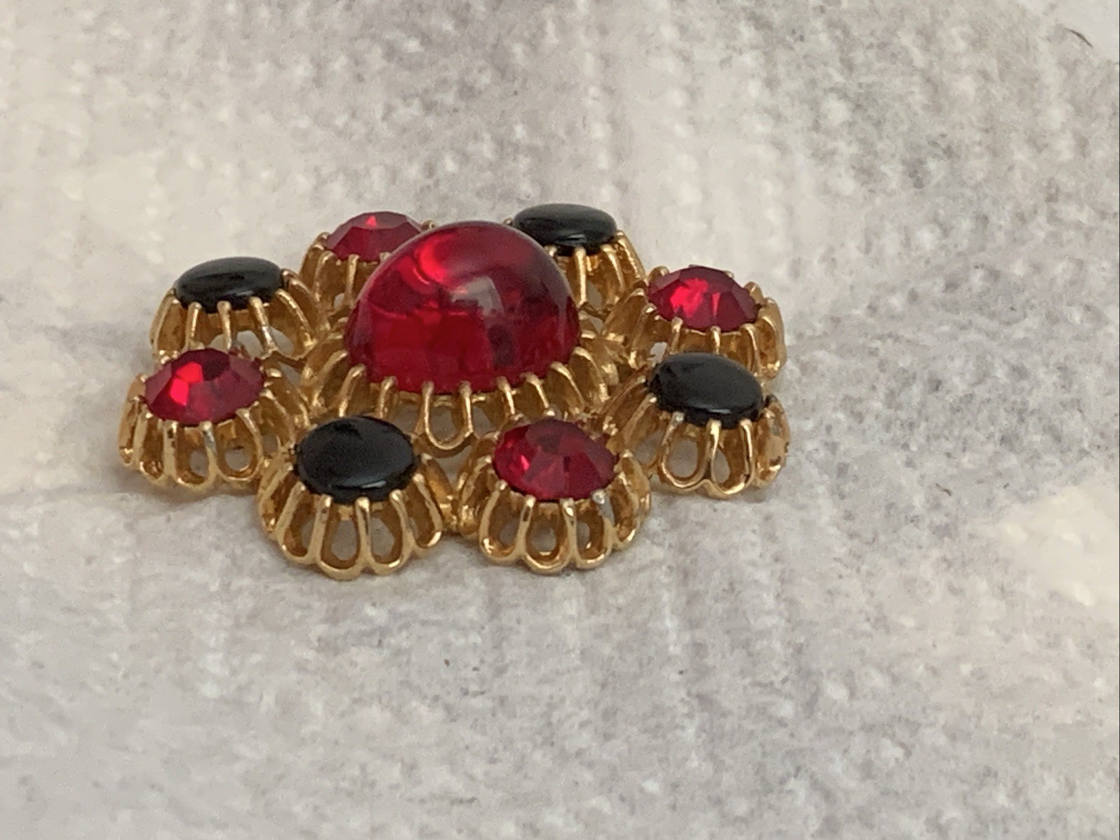 Vintage Emmons Demi Parure Red Cabs Brooch And Clip On Earrings