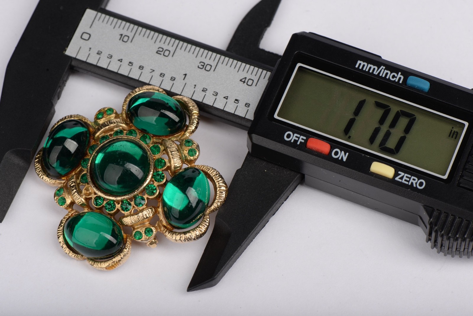 Vintage Gold Tone Green Red Rhinestone Christmas Tree Brooch Pin 2.06″