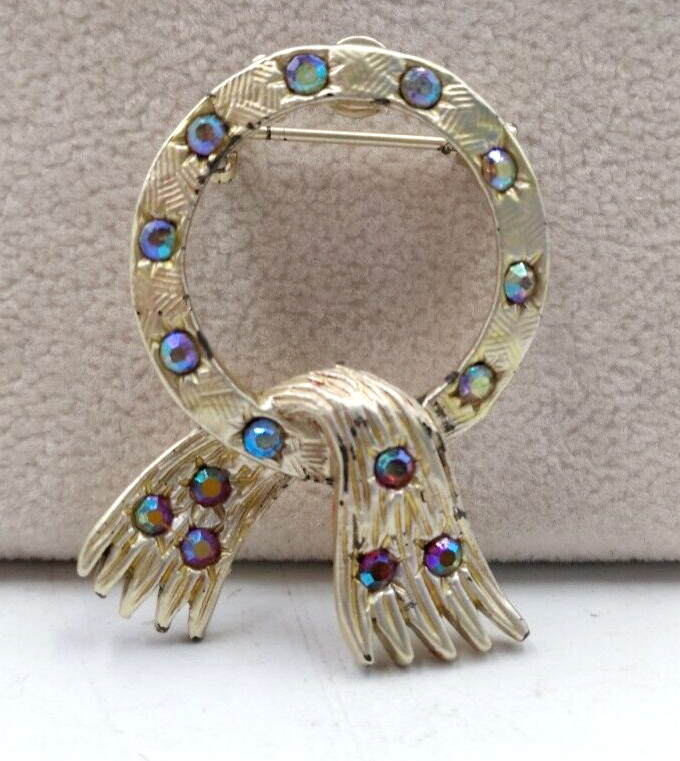 Vintage 1970’s Gold Tone Iridescent Crystals Bow Wreath Ribbon 1.5″ Brooch Pin