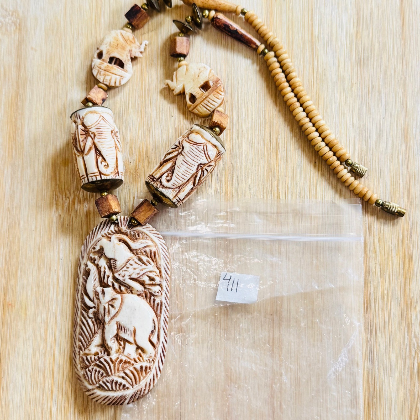 VTG Safari Animal Carved Necklace Massive Statement Retro Boho Indie 70s 21″