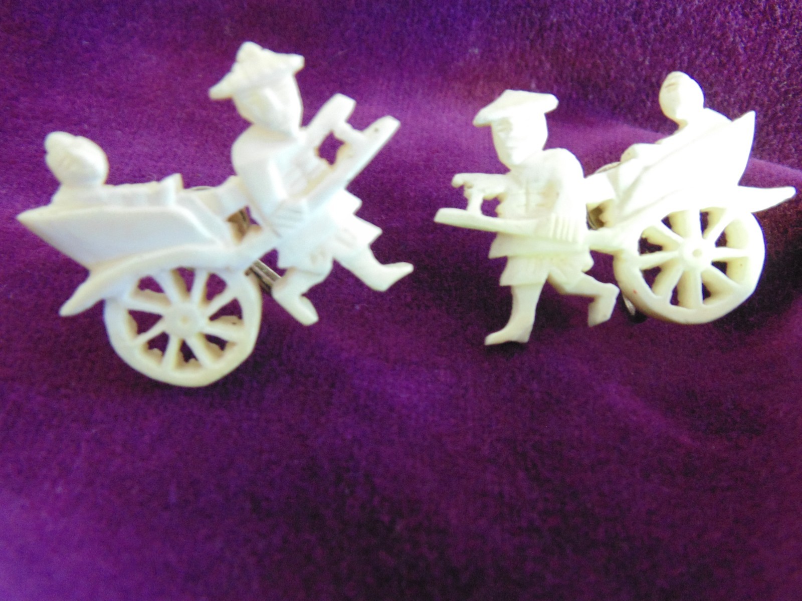 Vtg 40s Beautiful Carved White Rickshaw Carriage Silver tone Screw Back Earrings