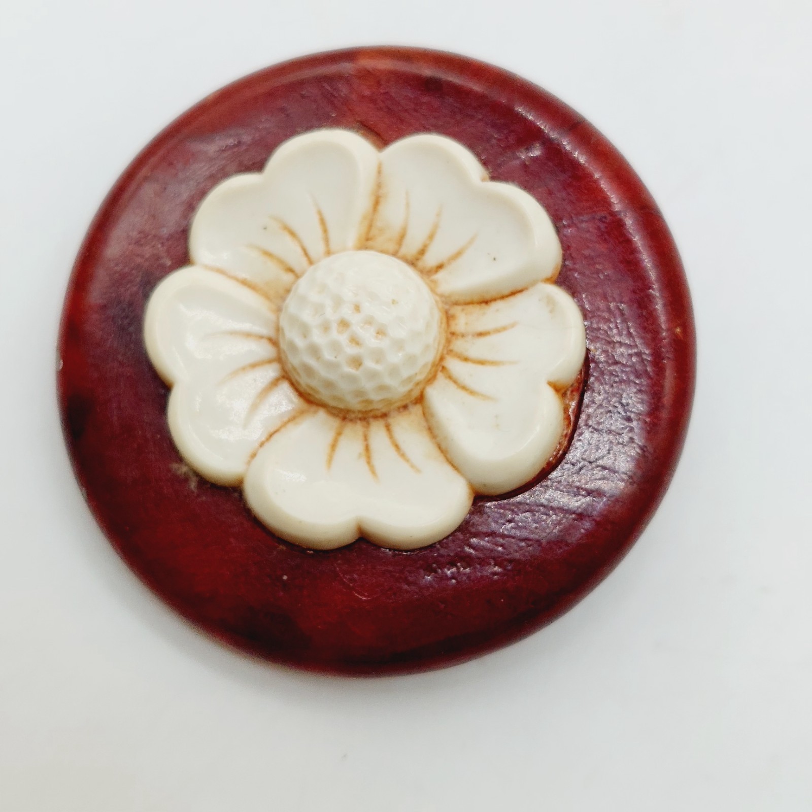 Floral Pins Brooch Plastic Brown White Round & Green Flowers Set Of 2