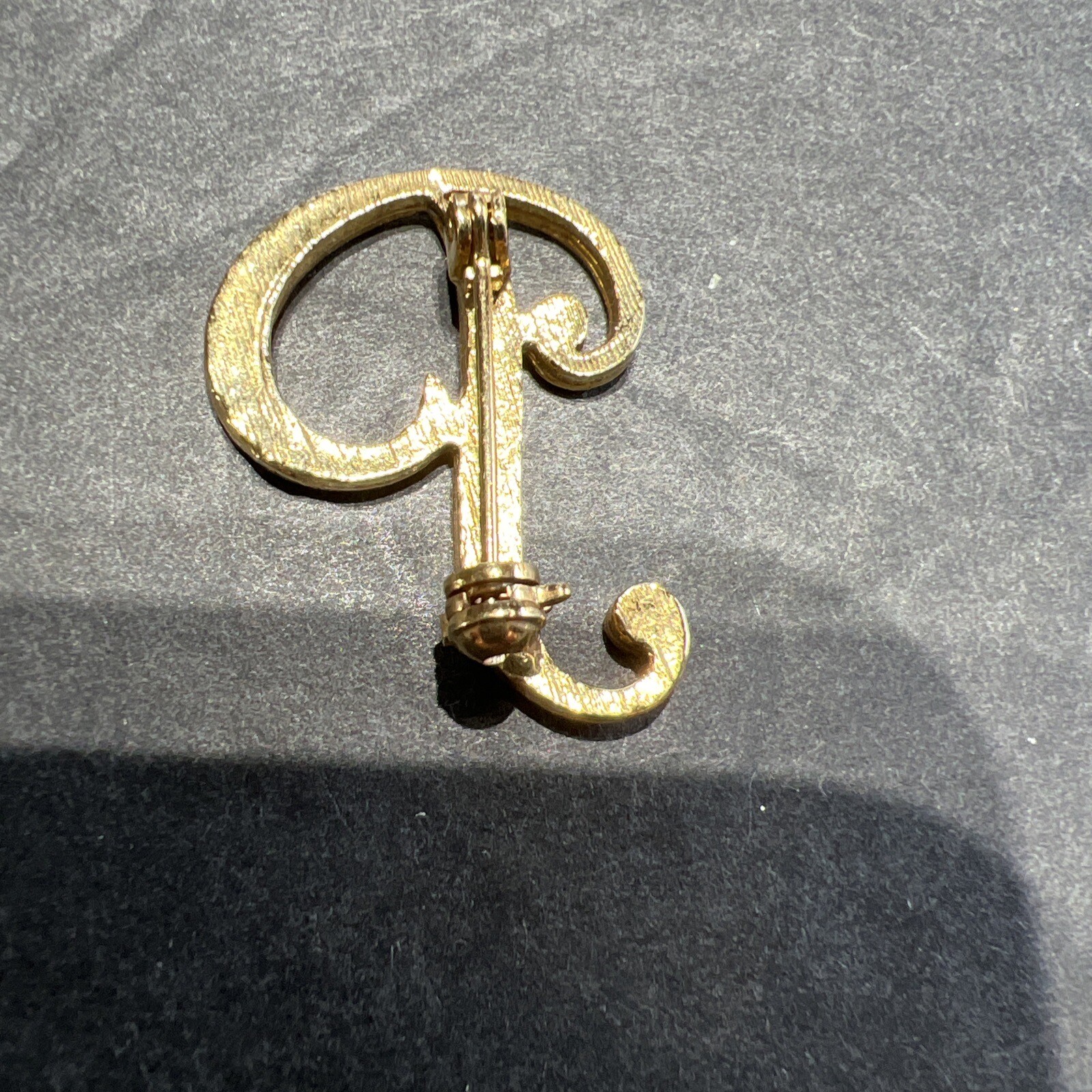 VTG Gold Tone Clear Pave Rhinestones LETTER INITIAL CURSIVE “P” BROOCH Lot 183