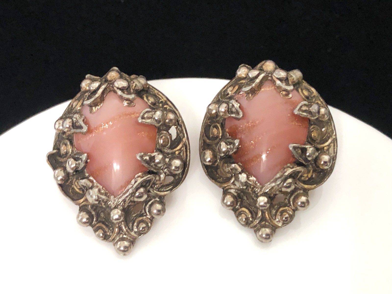 Vintage 1960s MCM Brutalist Pink & Gold Fleck Art Glass Clip-On Earrings