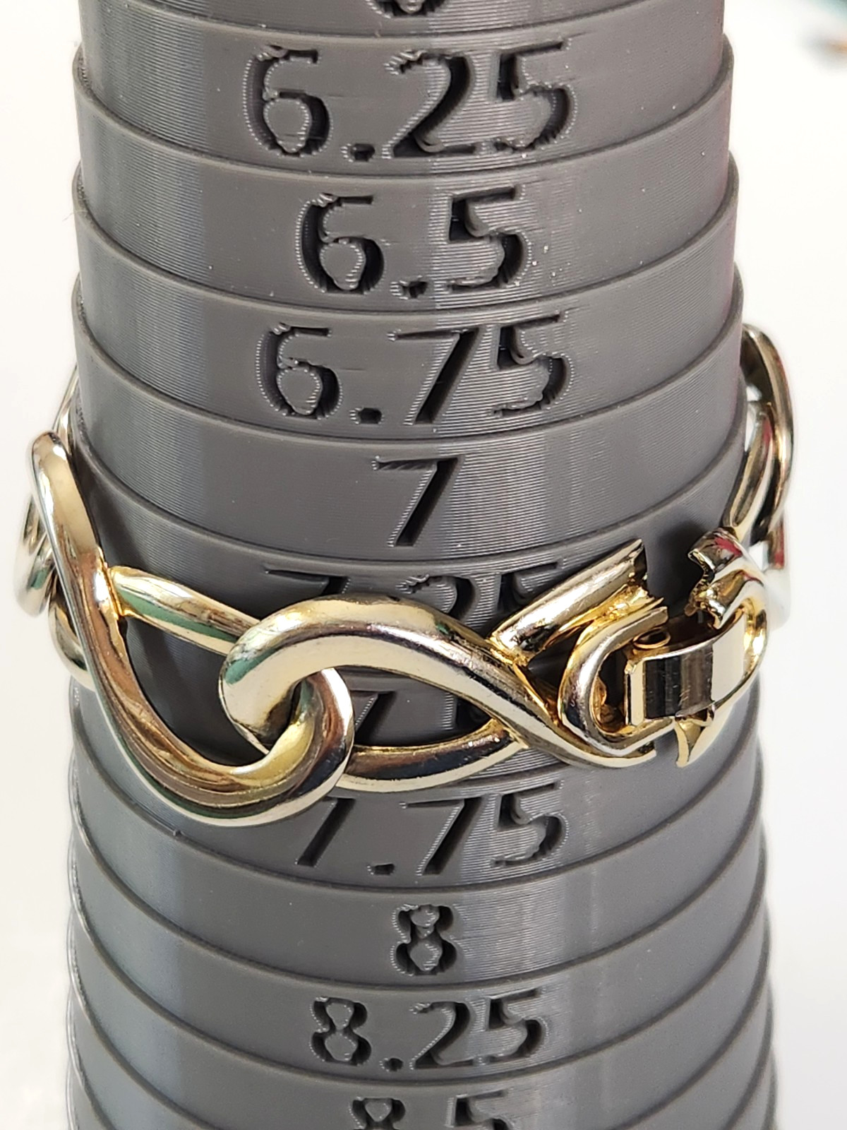Vintage Goldtone Bracelet Large Infinity Link Fashion Business Casual Retro