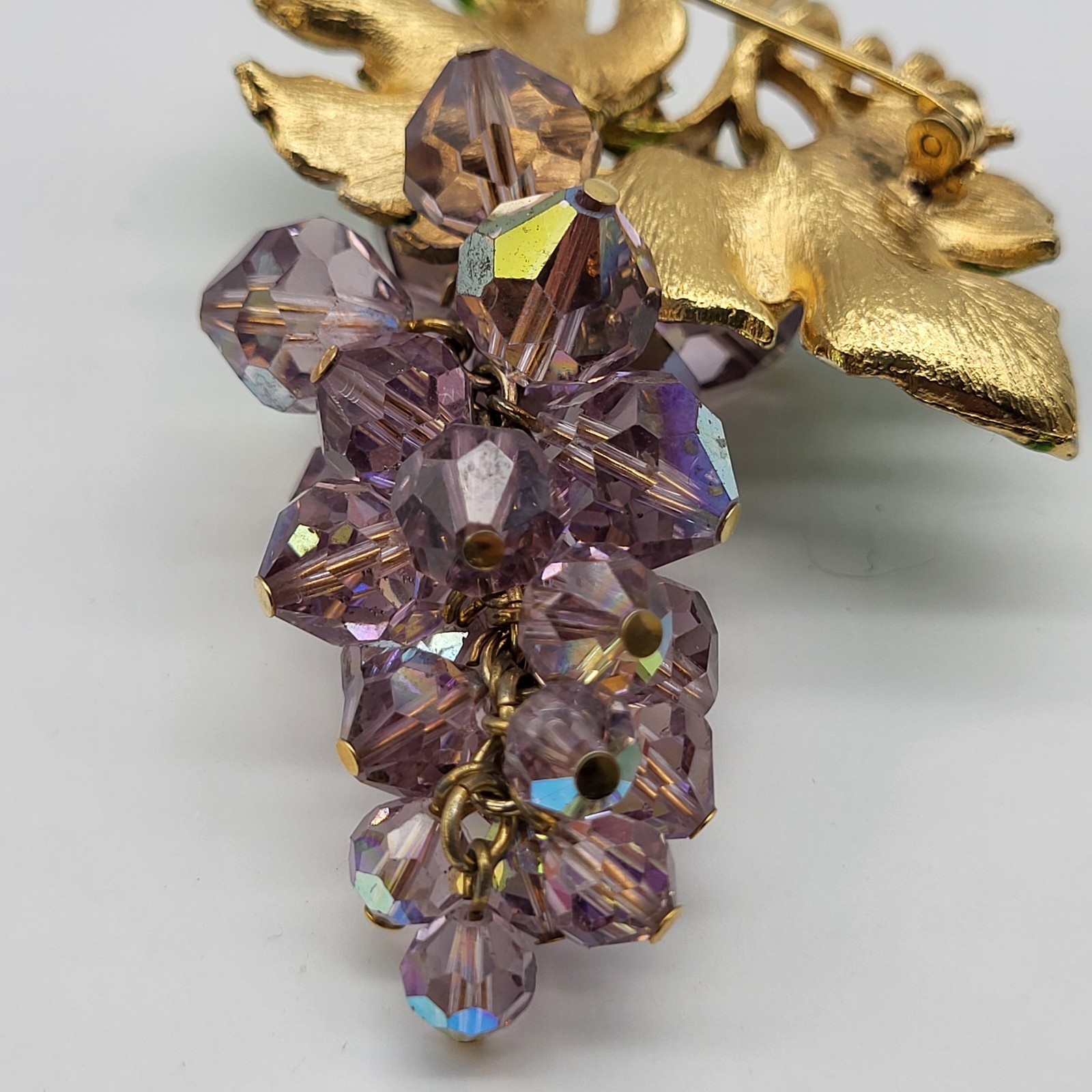 Lovely vintage Purple Crystal grape cluster dangle brooch enamel leaves cracked
