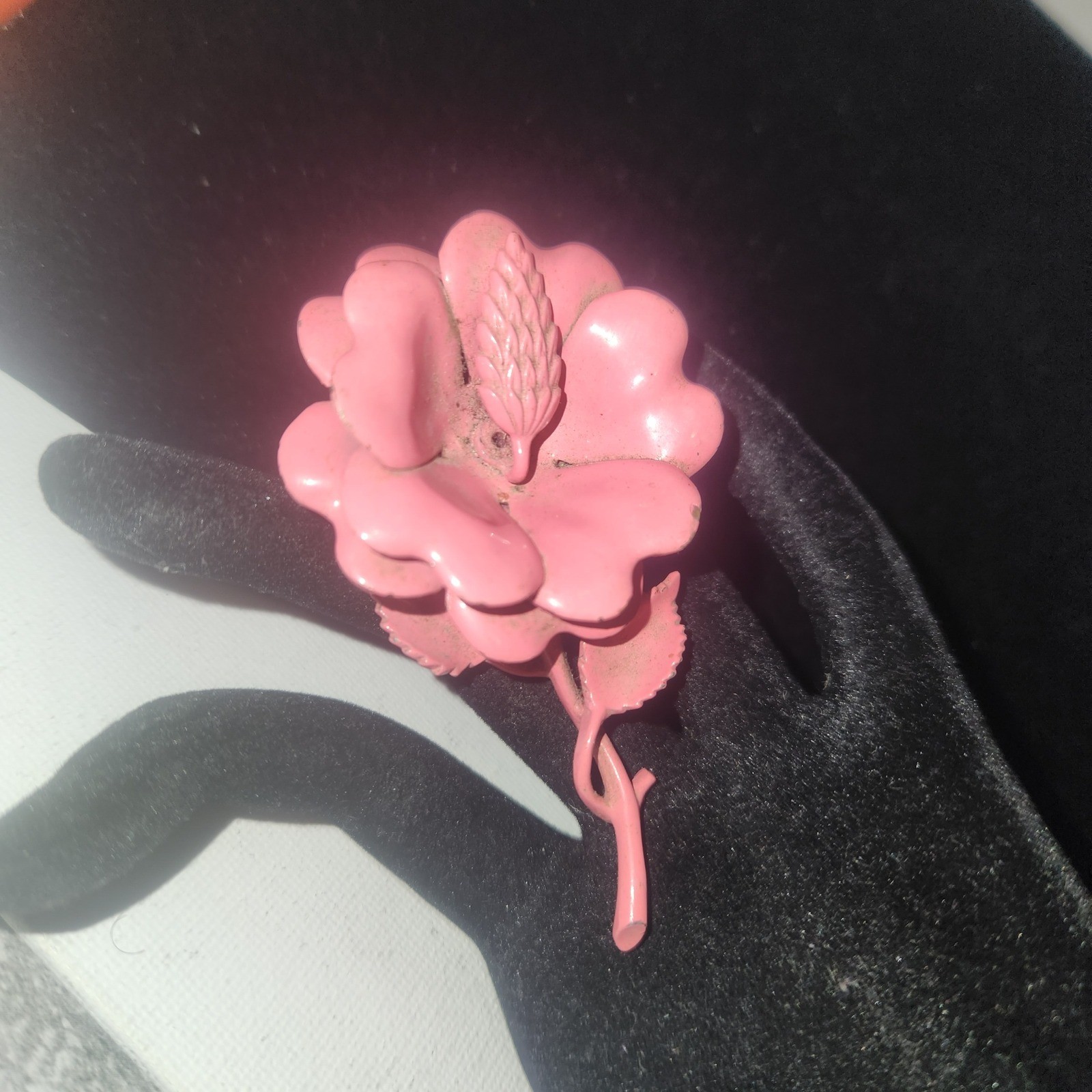 Vtg Pink Enamel Flower Brooch Mod pop art Floral Pin Matte Finish Style
