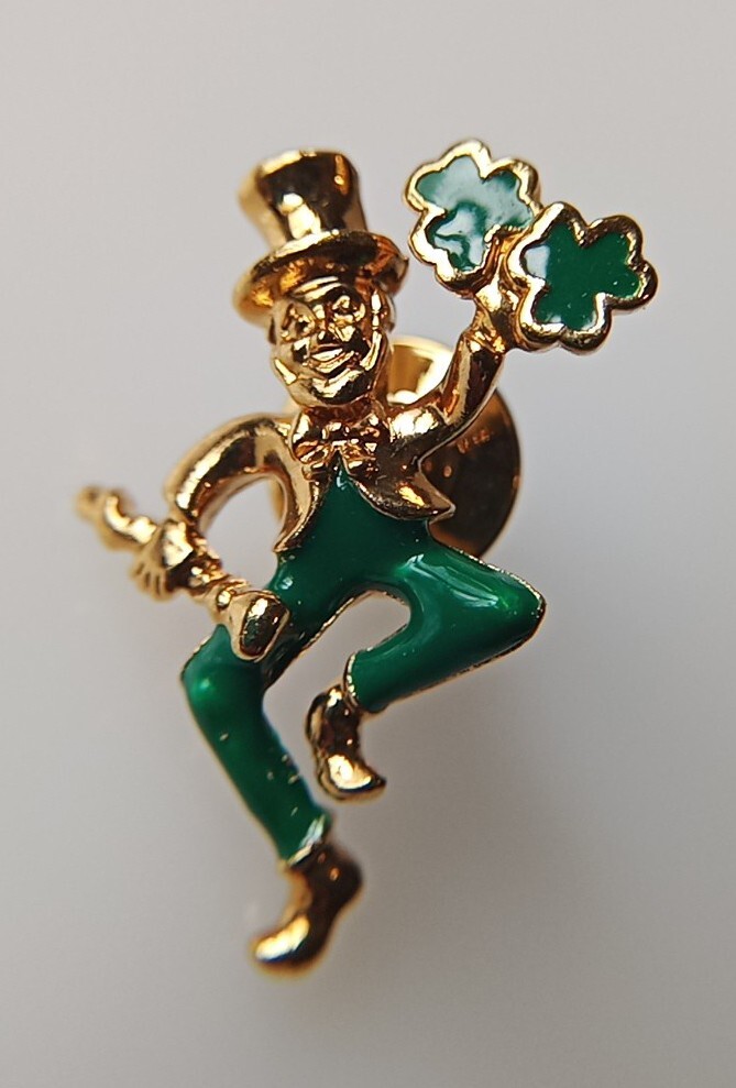 AVON 1995 St. PATRICK’s DAY Leprechaun With Cover & Stick Lapel Pin
