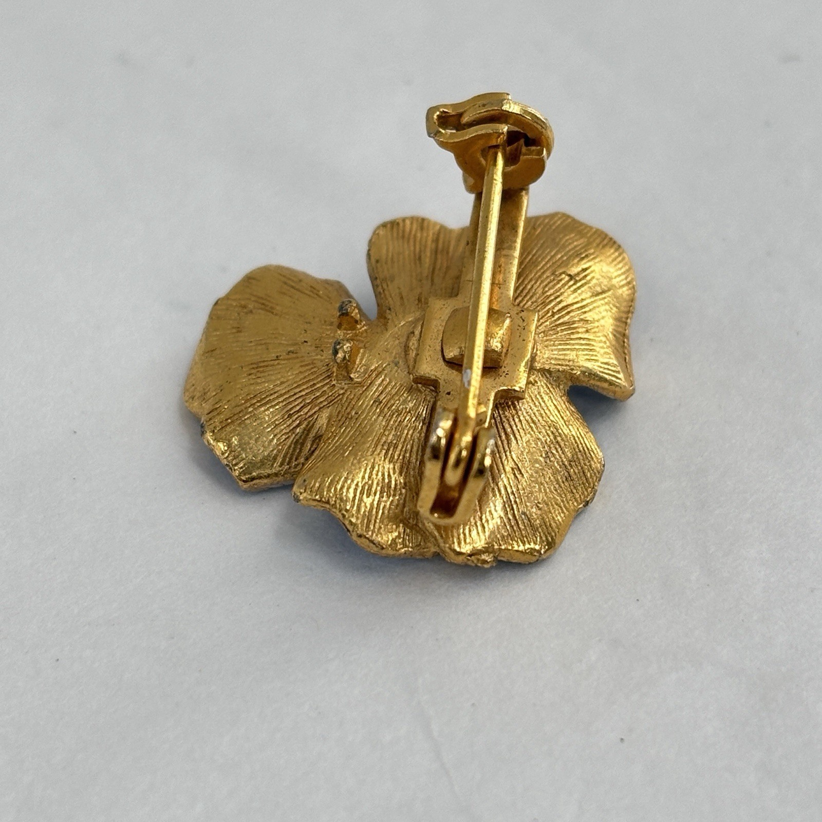 Vtg Blue Enamel Pansy Flower Brooch Faux Pearl Center Gold Tone Floral Pin