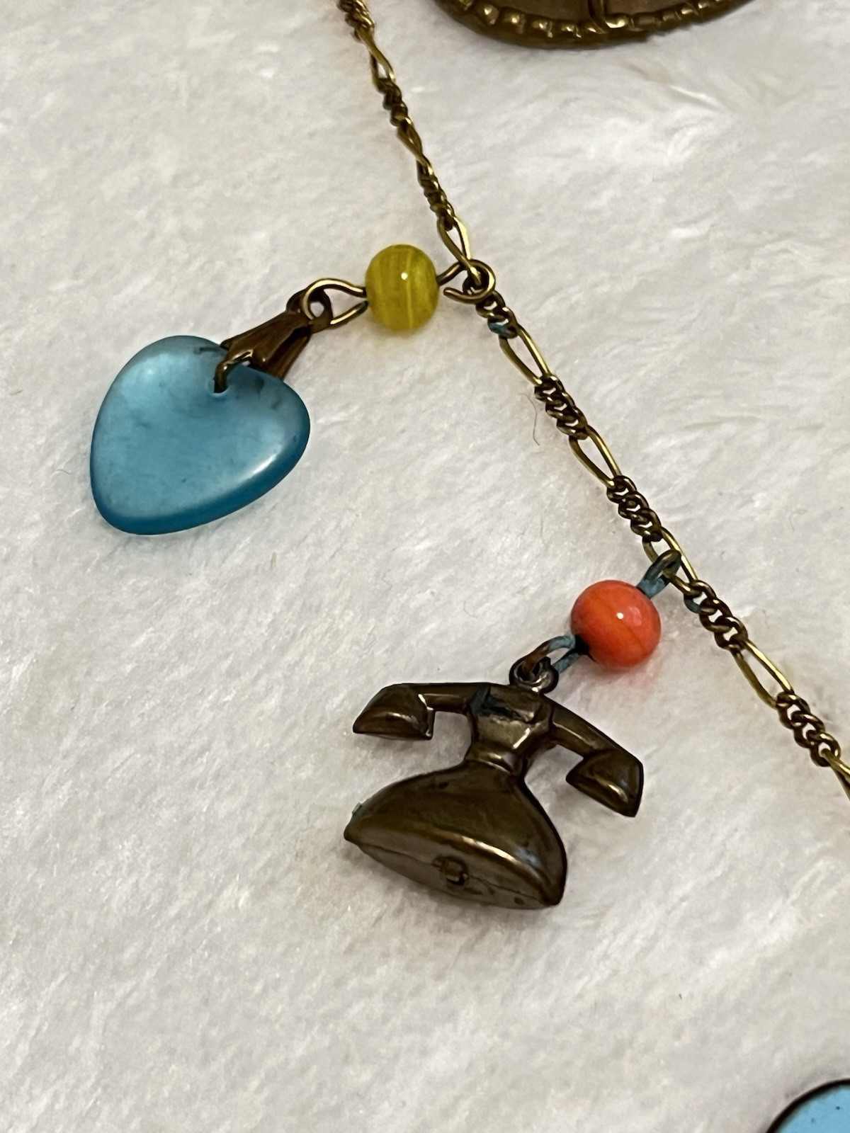 VTG GLASS WORKS STUDIO 19 Charms 29″ Long Bronze Necklace Hearts Lie Detector