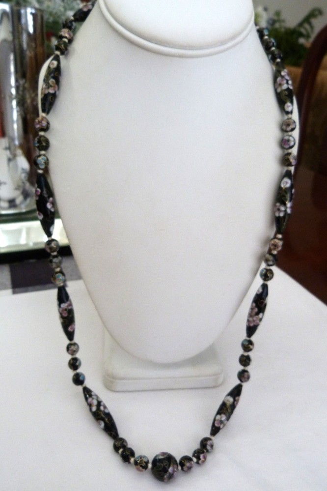 29 1/2″ LONG VINTAGE CHINESE BLACK PINK BLUE CLOISONNE ENAMEL HAND KNOT NECKLACE