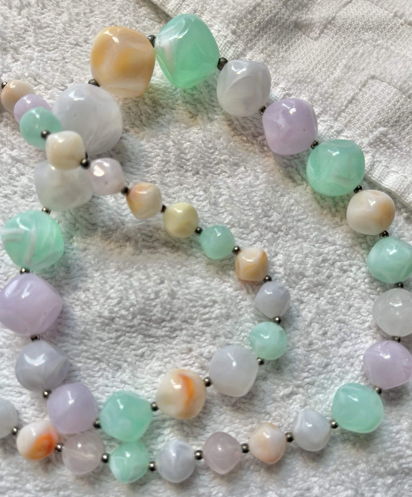 24″ Vintage Lucite Beaded Necklace Chunky Pastel Coral Blue Purple Marbled Beads