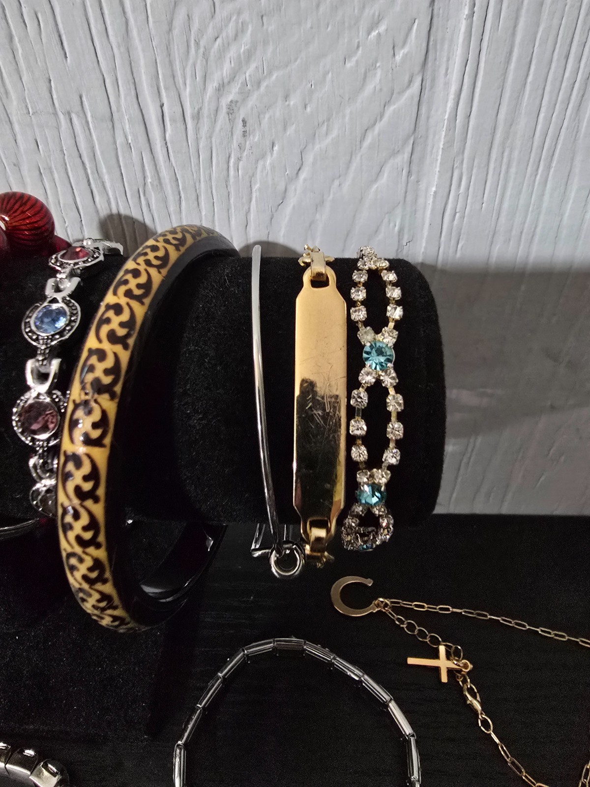 Gigantic Mixed metals material an color lot of 70+ braceletn, signed /unsigned