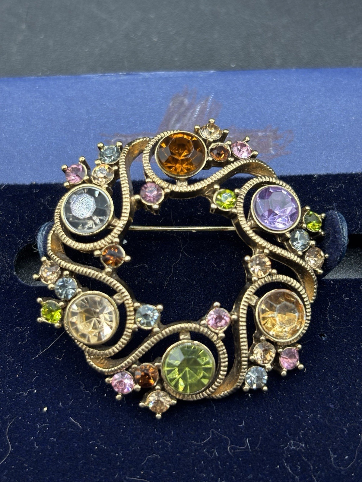 Vtg 1980’s Eighties Gold Tone Wreath Circle Pastel Rhinestone Monet Brooch Pin