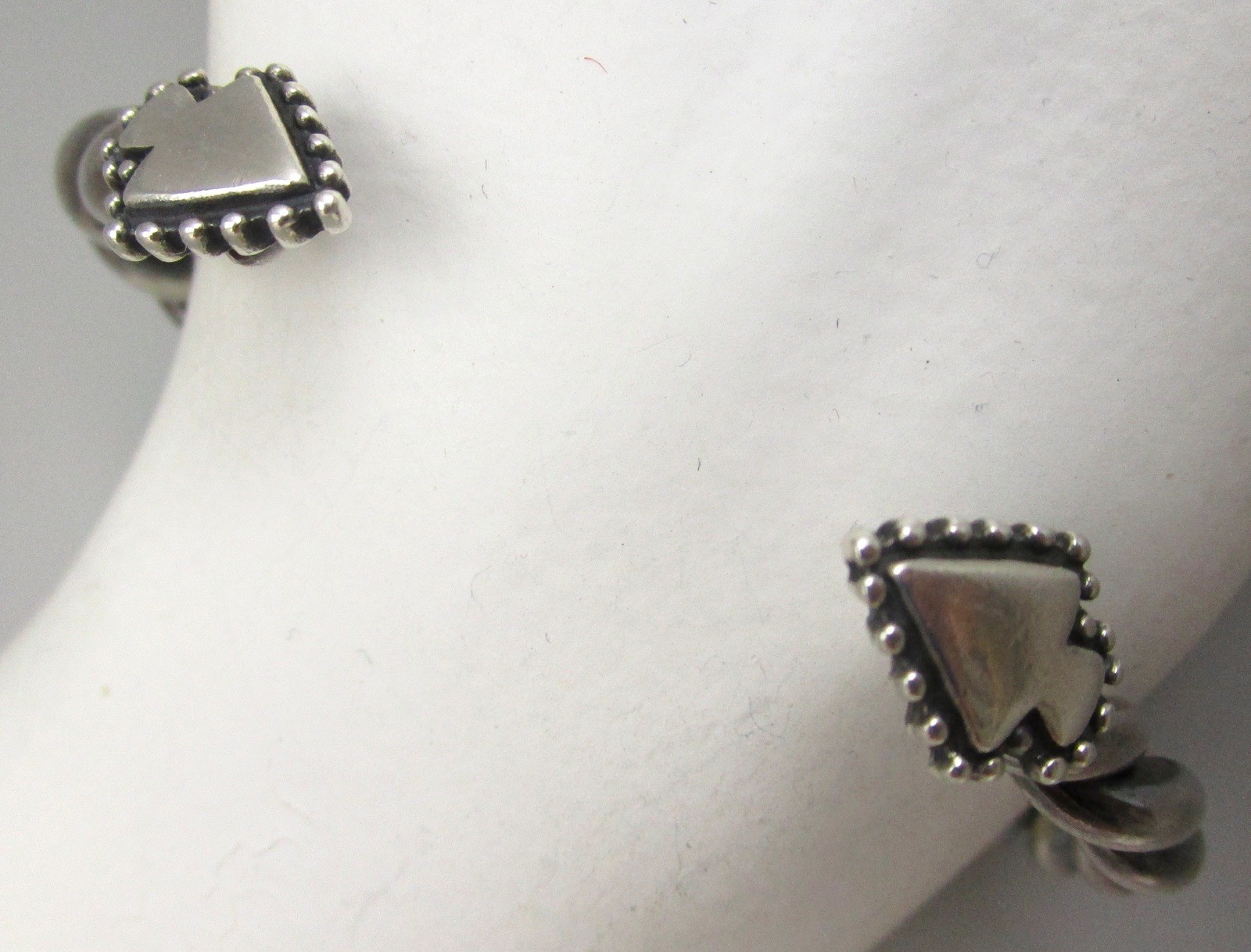 UNUSUAL DIAN MALOUF STERLING SILVER ARROWHEAD CUFF BRACELET