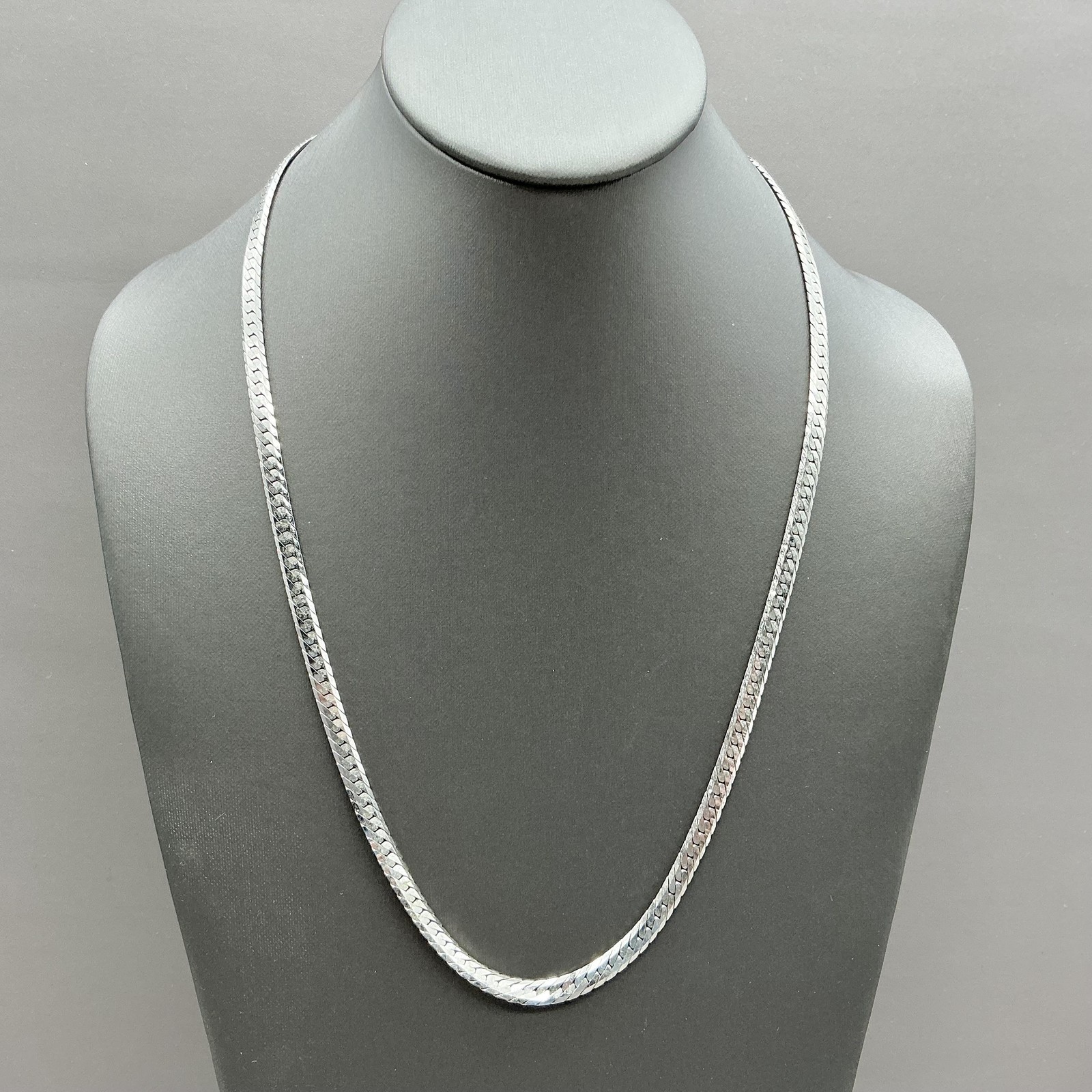 Vintage Napier Necklace Silver Tone Flat Herringbone Chain Womens 22″ Signed