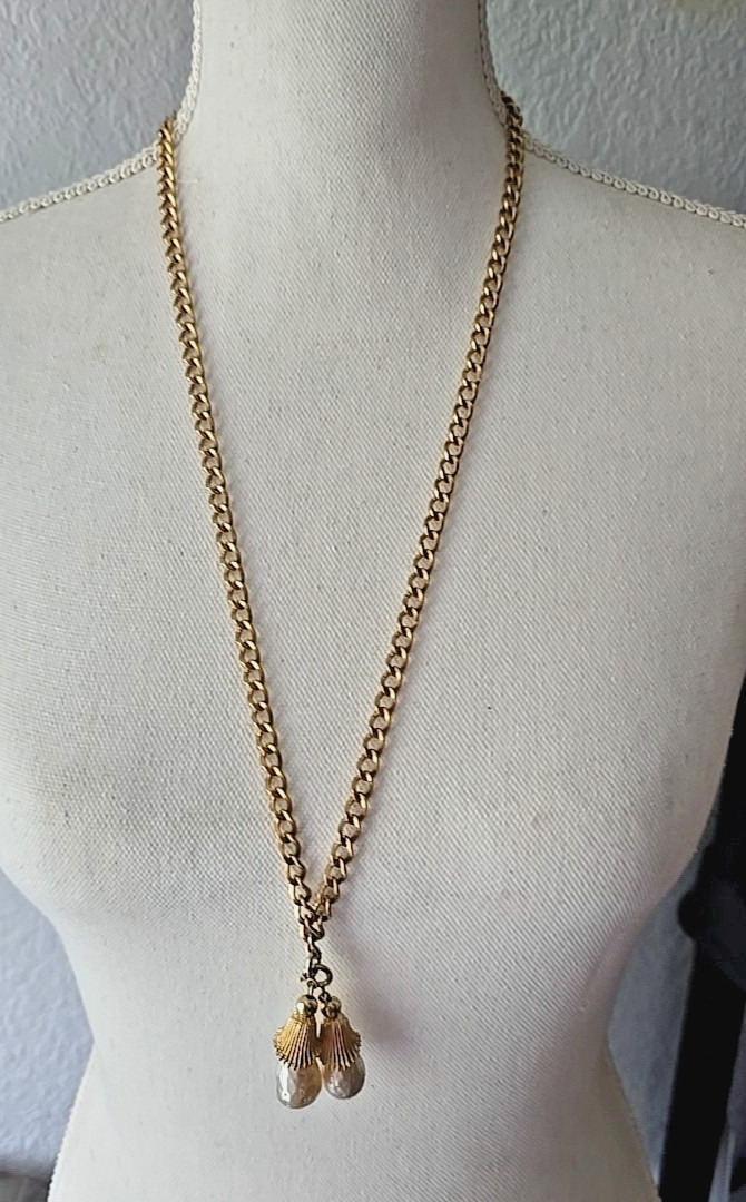 Vintage Sarah Coventry Chain Dangle Baroque Pearls Charms Necklace 28″L