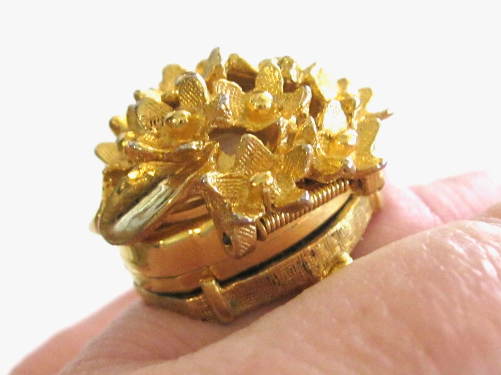 VINTAGE SAMBA MANUAL WIND WATCH RING W HINGED SPRING FORGET ME NOT FLORAL COVER