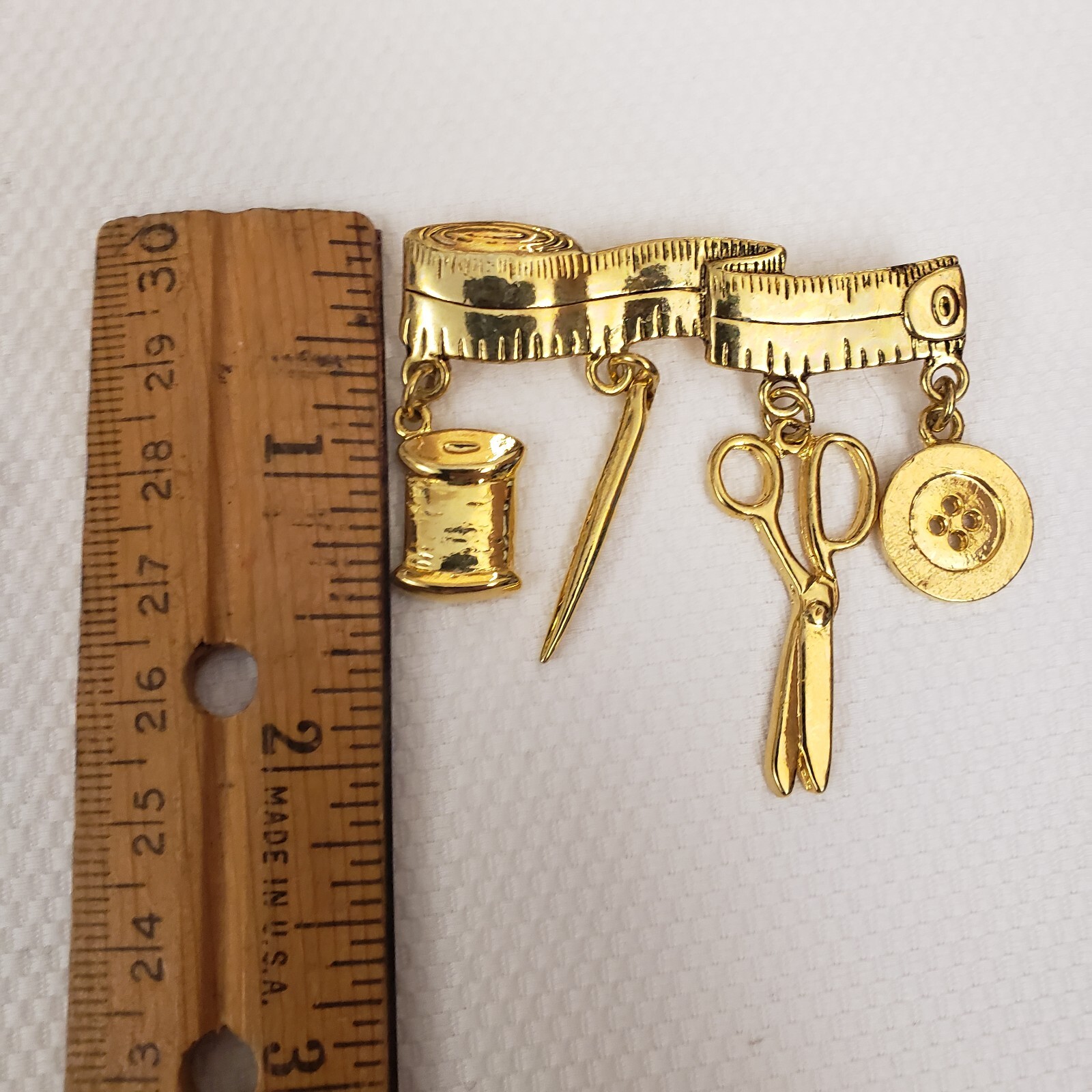 Sewing Tools Gold Tone Vintage Brooch Jewelry Measuring Tape Needle Scissors ++