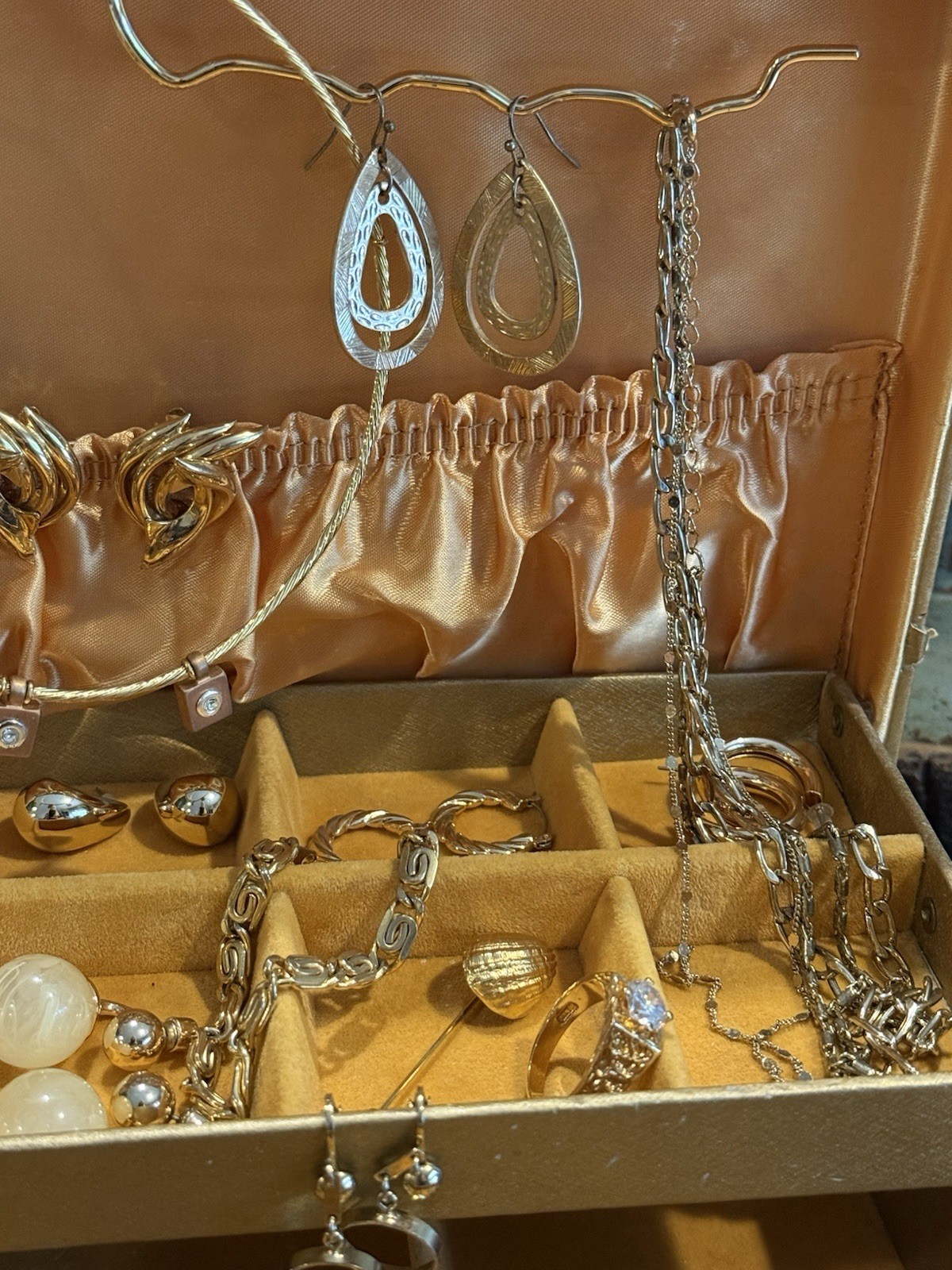 Vintage to Modern Gold Tone Mixed Costume Jewelry Lot Necklace Earrings Bracelet