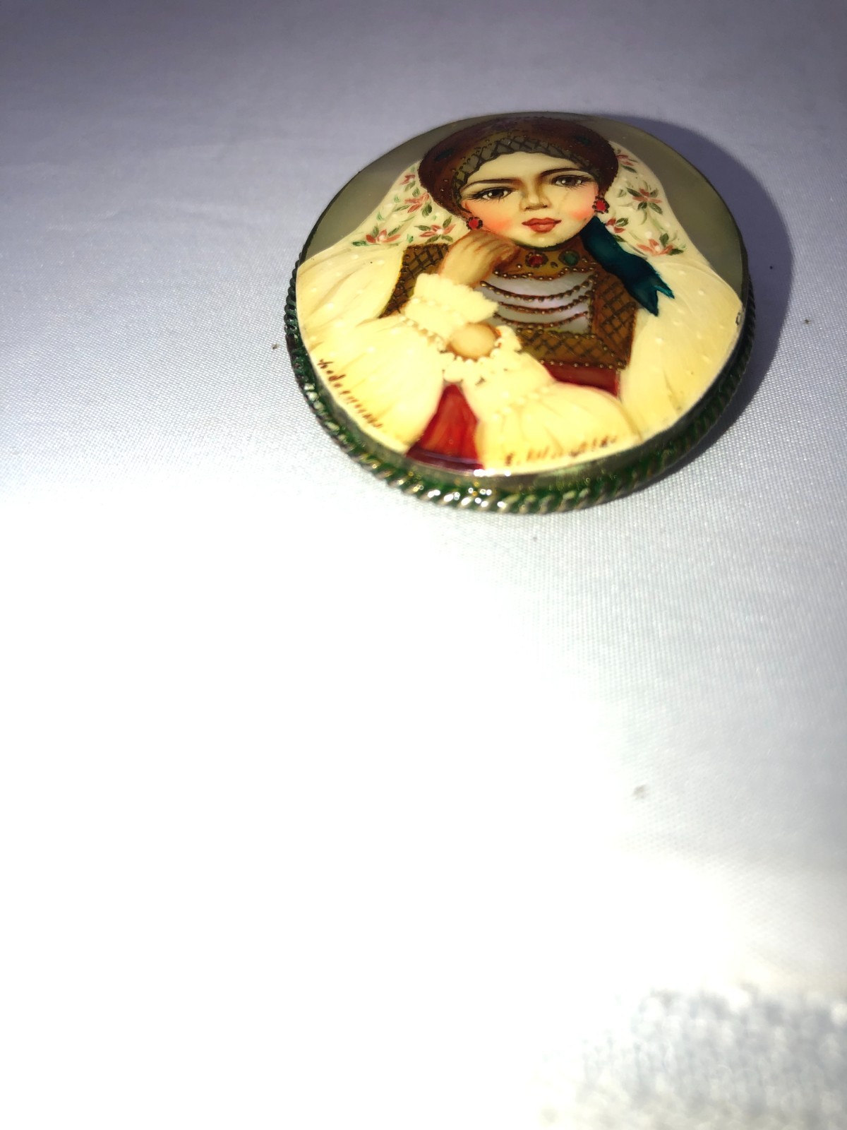 Pretty Vtg Fedoskino (Style??) Mother of Pearl Folk Art Portrait Brooch-Signed