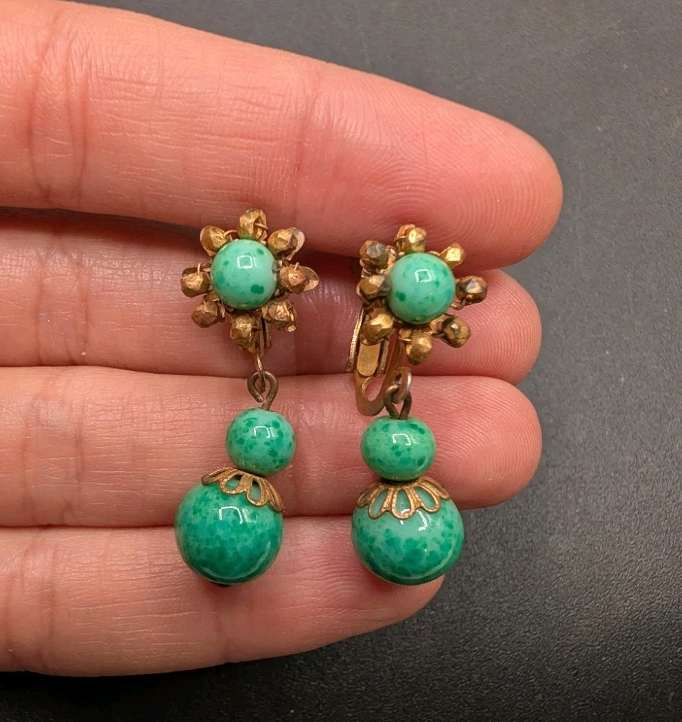 MIRIAM HASKELL Green Speckled Peking Faux Jade Glass Bead Necklace Earrings Set