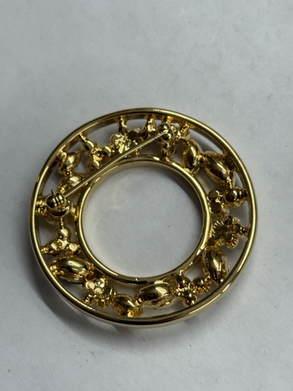VTG Signed Regency Gold Tone Amber, Citrine, & Clear Rhinestone Circle Brooch