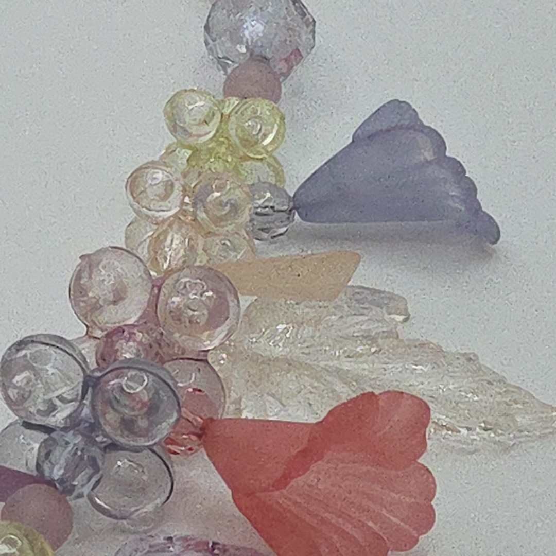 VINTAGE floral fruit salad leaves Necklace Beads Pastel Clear Costume 17″