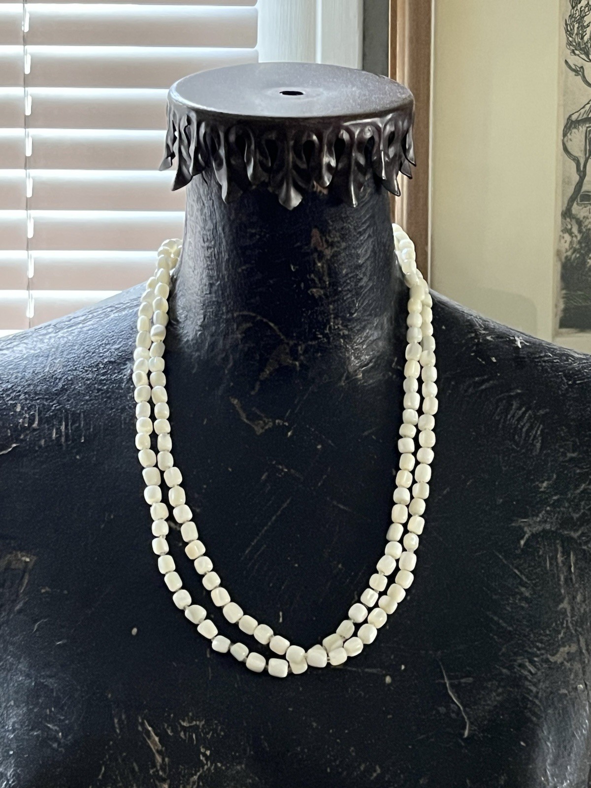 VTG Mother of Pearl Nacre Balamuti & Glass Seed Beads Necklace Barrel Clasp 44″
